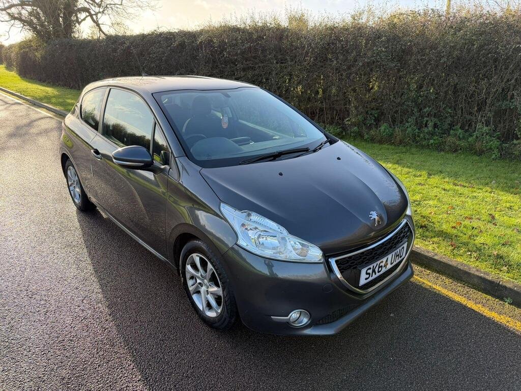 
								Peugeot 208 full									