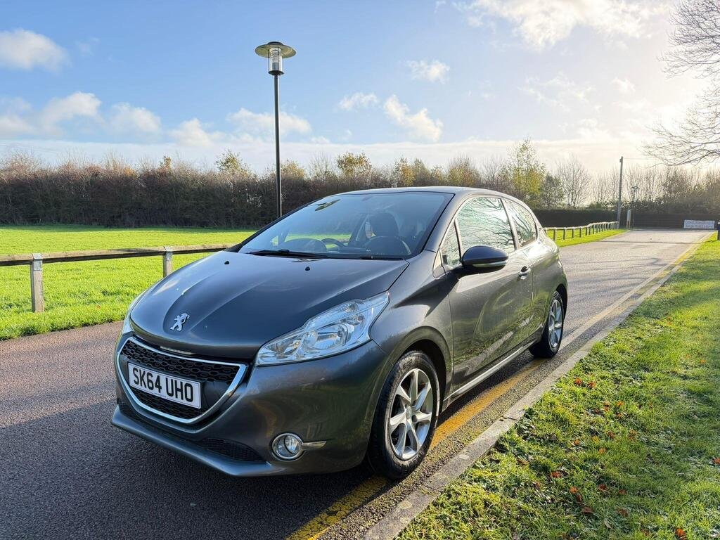 
								Peugeot 208 full									